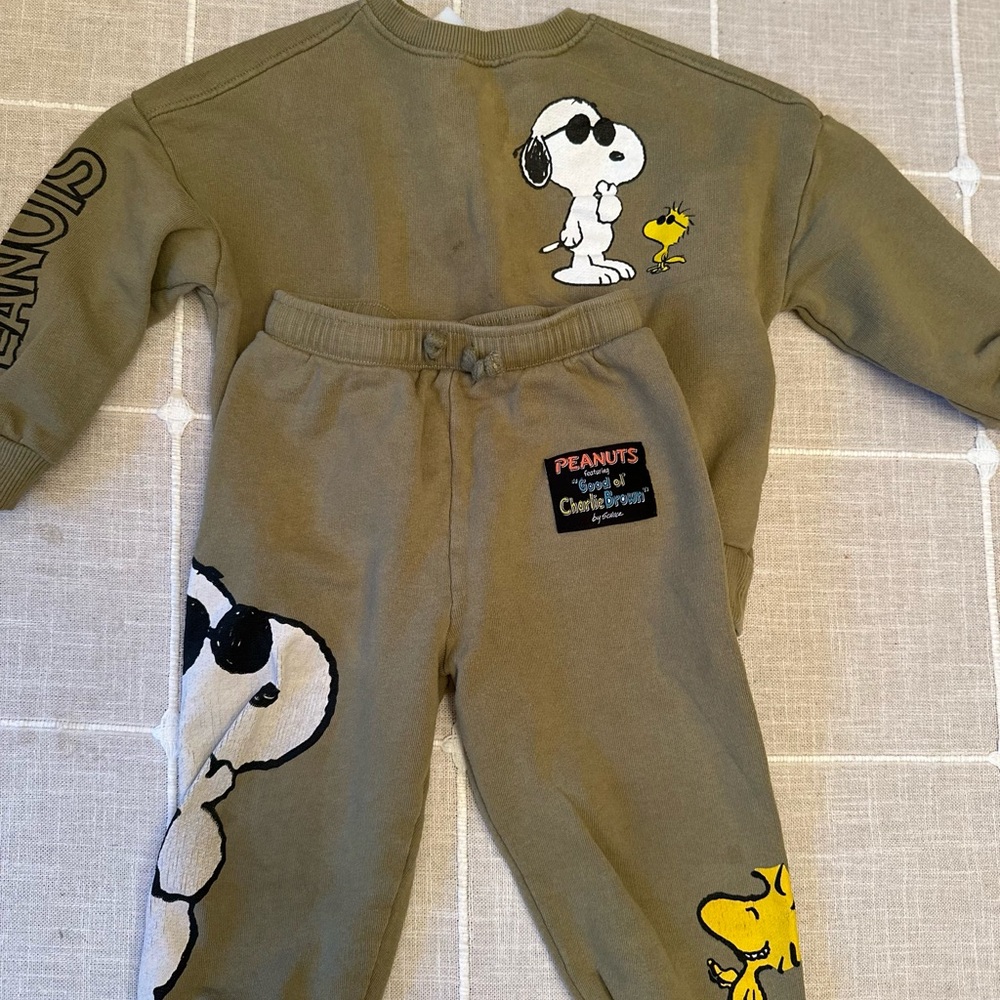 Zara Kids Matching Sweatshirt & Jogger Set in Olive with Snoopy Design
